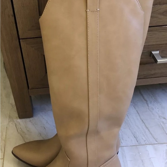 Light brown cowgirl or riding boots chic - Picture 2 of 7